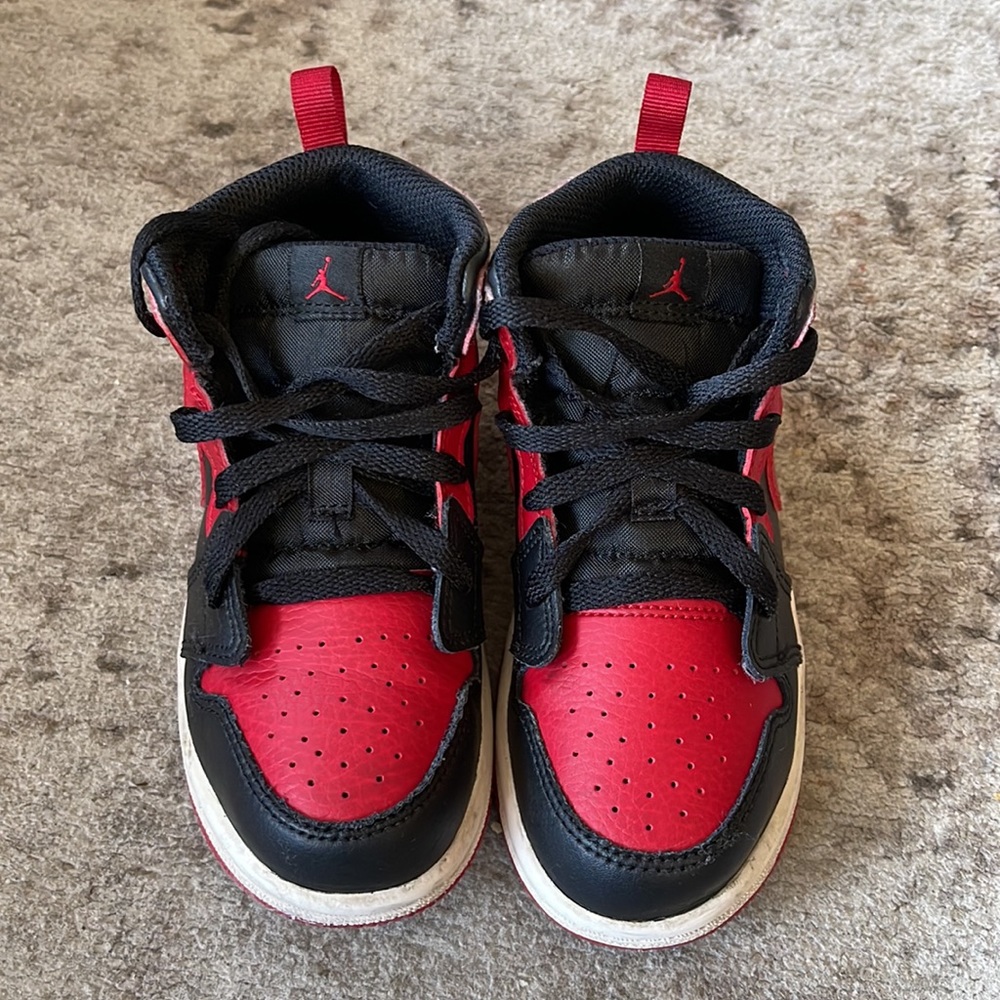 Toddler little kids red and black Jordan 1 mid sneakers size 10C. With box. - Picture 2 of 7